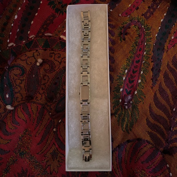 GUESS WATCH - Picture 4 of 4